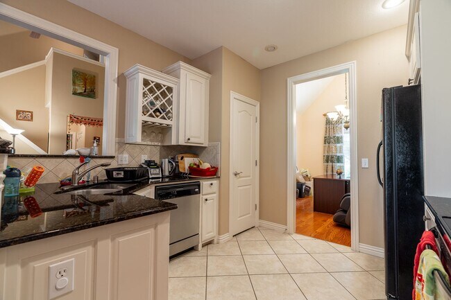 Building Photo - Furnished beautiful 4bd/2.5bth home located in the Clabber Creek Subdivision!! Open to various le...