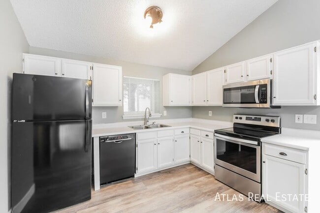 Building Photo - 11630 Kendall Cir