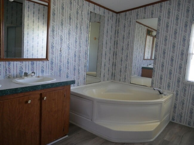 Building Photo - Adorable mobile home in Quitman