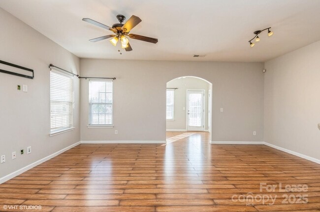 Building Photo - 2327 Crosscut Dr