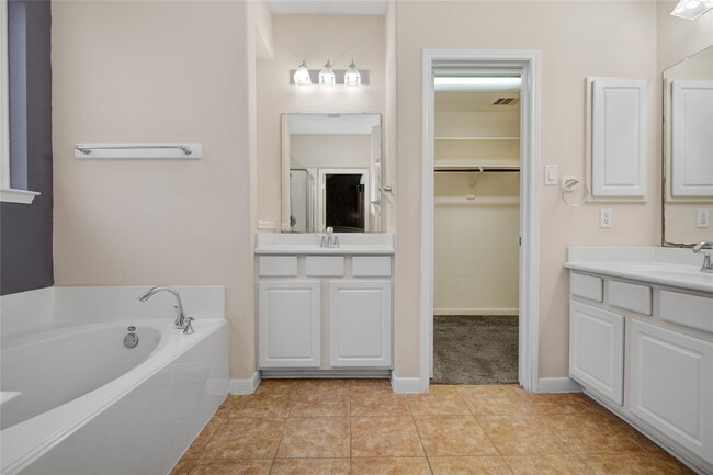 Building Photo - 6007 Dover Creek Ln