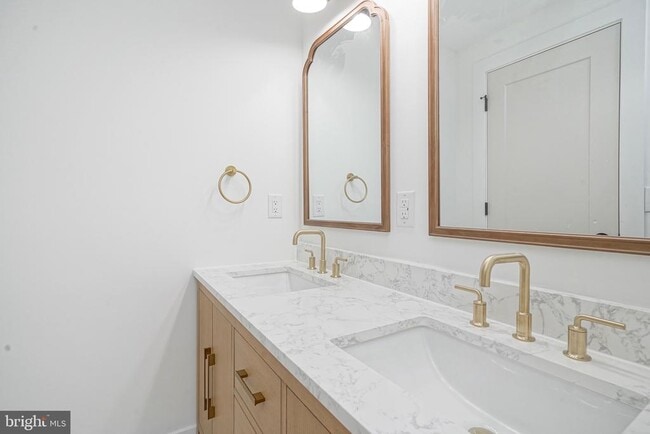 Building Photo - 316 Farmdale Rd