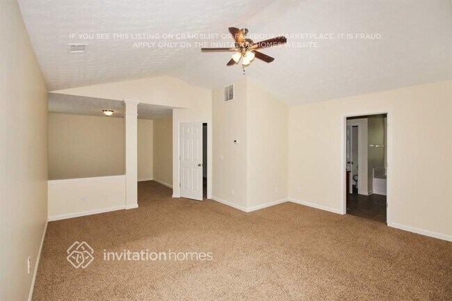 Building Photo - 2245 Village Green Dr