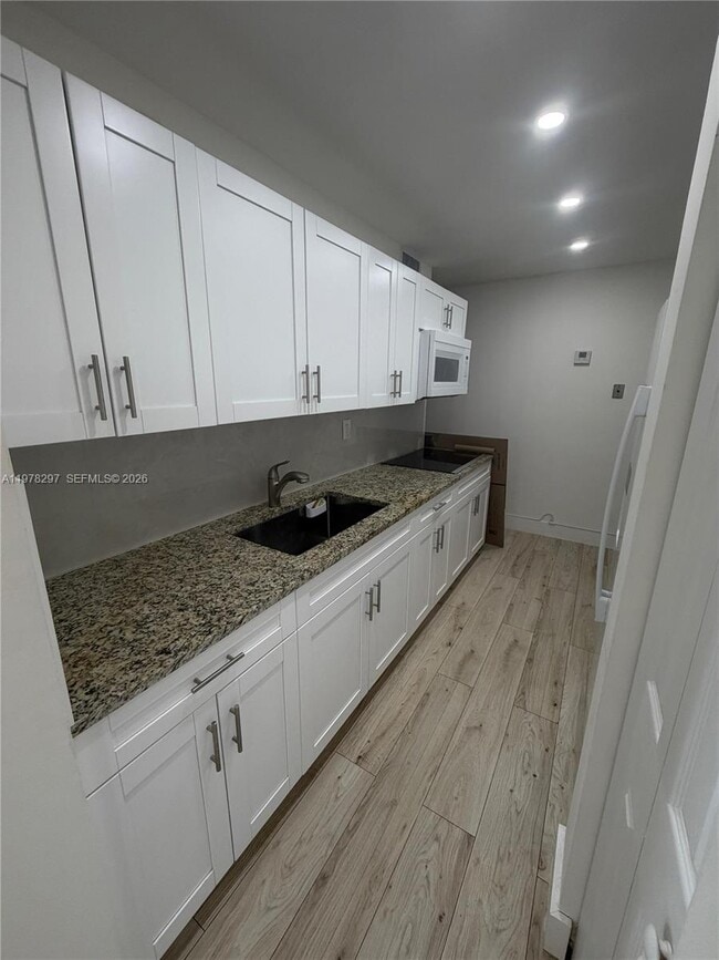 Building Photo - 750 NW 43rd Ave