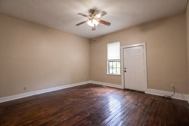 Building Photo - Classic Charm with Modern Updates – Spacious 4 Bedroom Rental