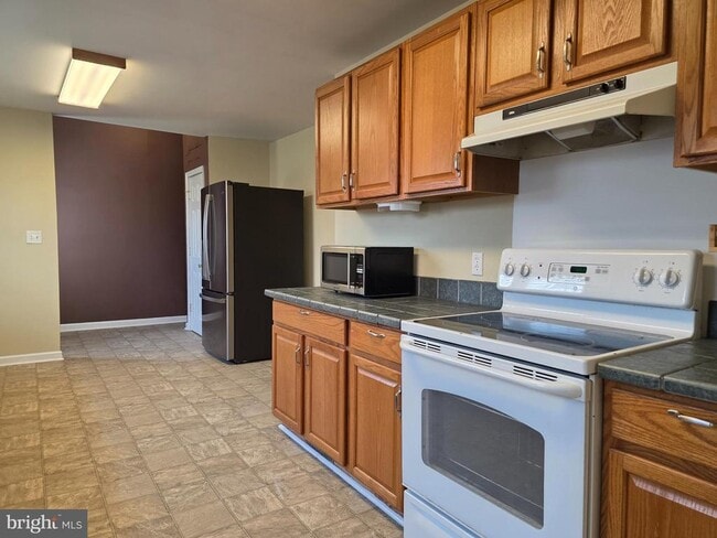 Building Photo - 28 Briar Ln