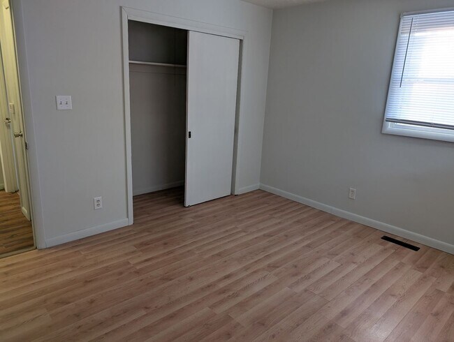 Building Photo - 57-63 John