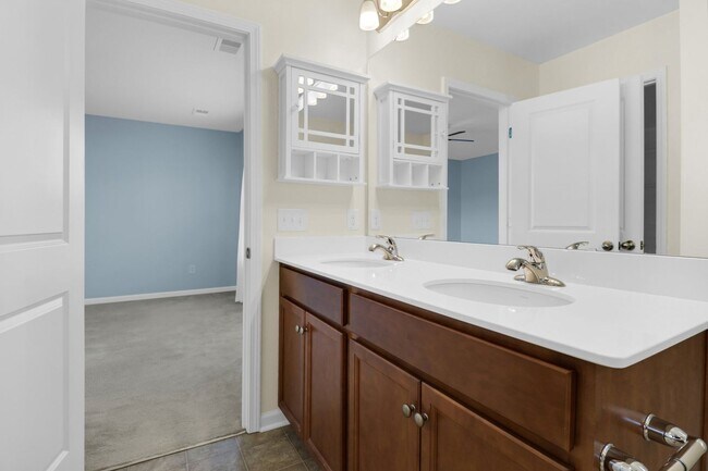Building Photo - Modern Comfort & Easy Living in Ladson