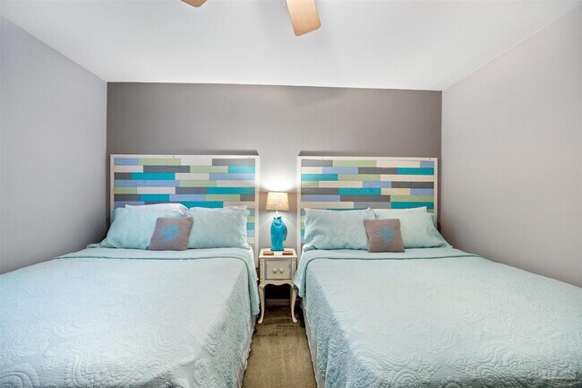 Building Photo - 14180 River Rd