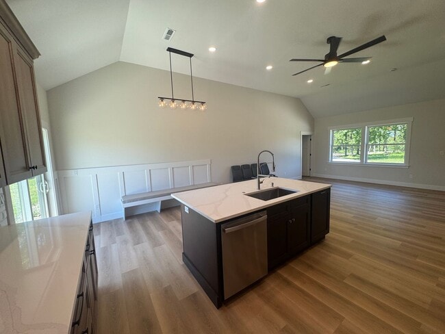 Building Photo - Home on 5 Private Acres with Gated Drive