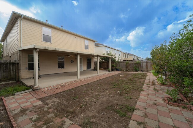 Building Photo - 18218 Thicket Grove Rd