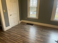 Building Photo - 447 E Silver St