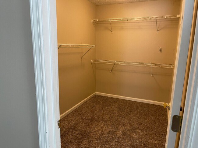 Building Photo - Spacious 4-Bedroom Home in a Quiet Union C...