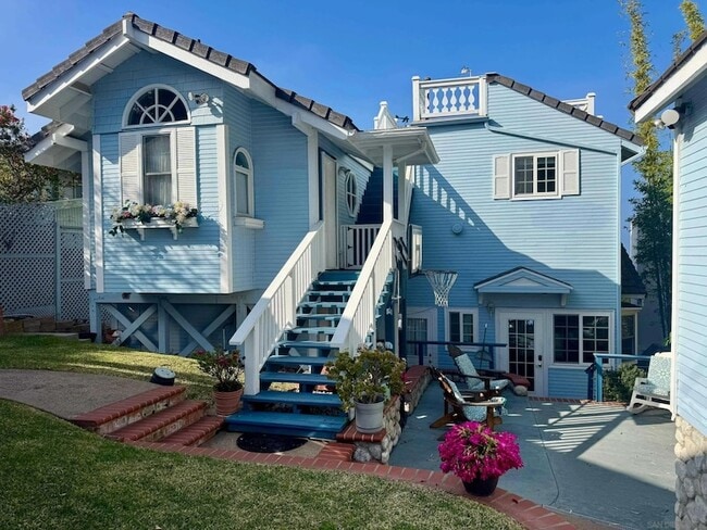 Building Photo - 1357 Olivet St