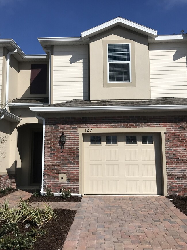 Primary Photo - Gated townhouse in Central Park in Oviedo