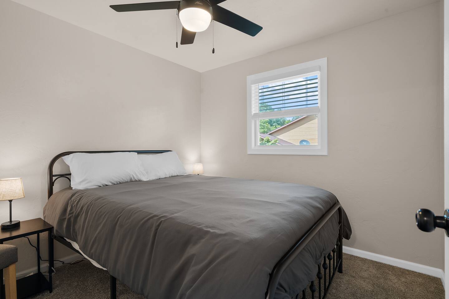 Building Photo - 2596 Parkwood Dr