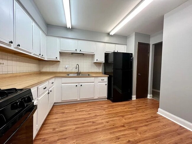 Building Photo - 415 S Lombard Ave