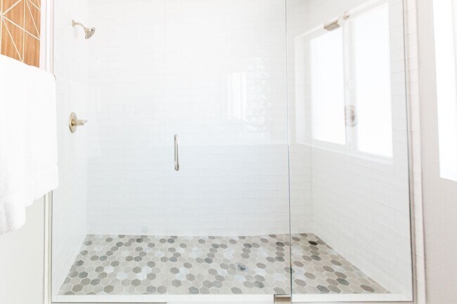 Building Photo - Spacious & beautiful home in Scottsdale wi...
