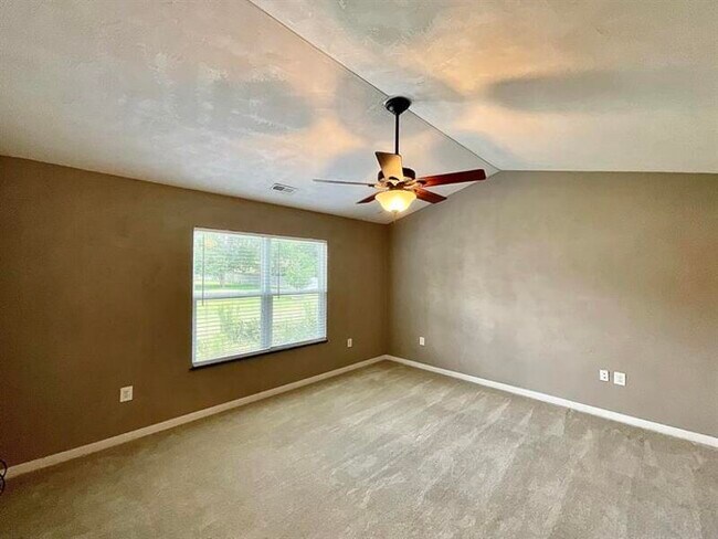 Building Photo - 819 Elm Way Ct