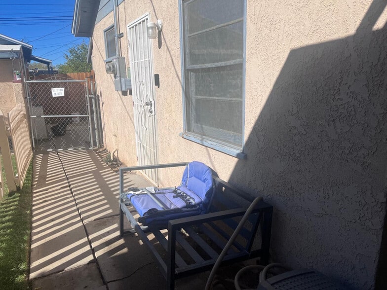 Building Photo - 44515 Cedar Ave