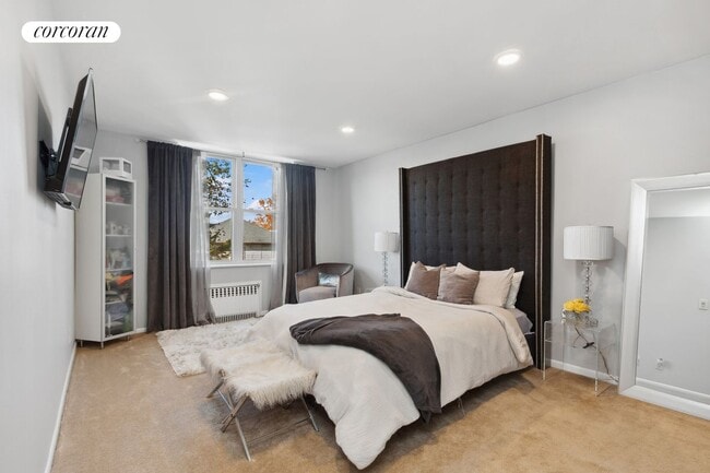 Building Photo - 874 W Broadway