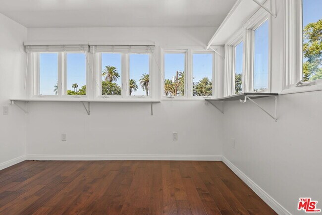 Building Photo - 975 Westchester Pl