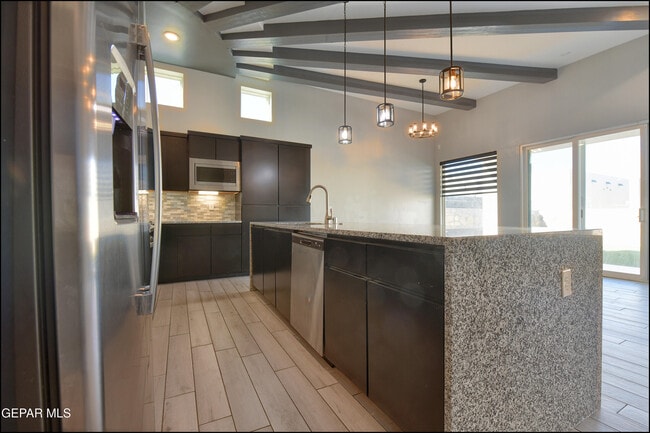 Building Photo - 12333 Desert Wolf Ave