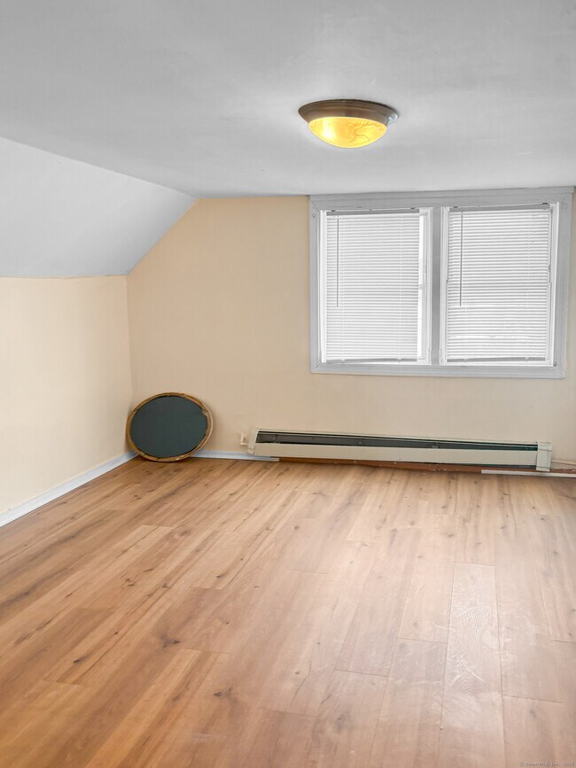 Building Photo - 259 6th St