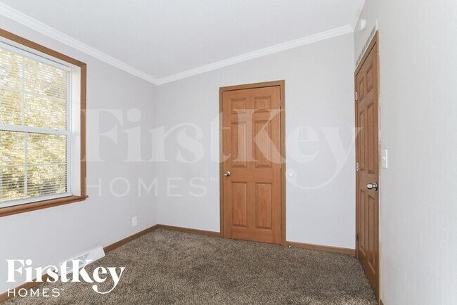 Building Photo - 597 Diamond Loop