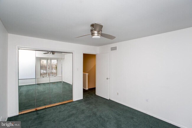 Building Photo - 17 Eden Roc