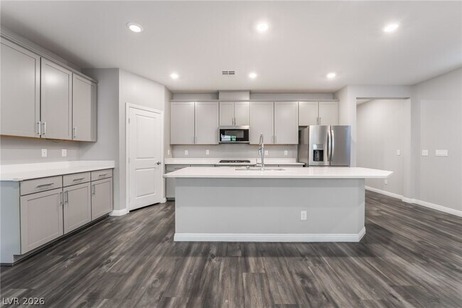 Building Photo - 909 Riverlawn Pl