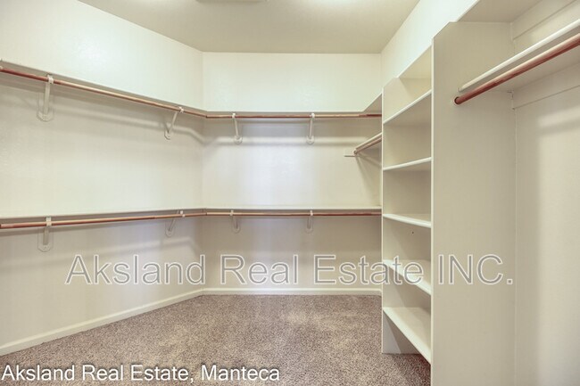 Building Photo - 2261 Silverlace Pl
