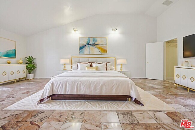 Building Photo - 5667 Heatherdale Dr