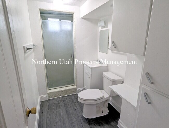 Building Photo - 2 Bed 1 Bath