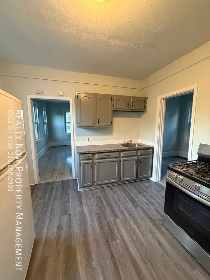 Building Photo - 3507 Carlyle Ave