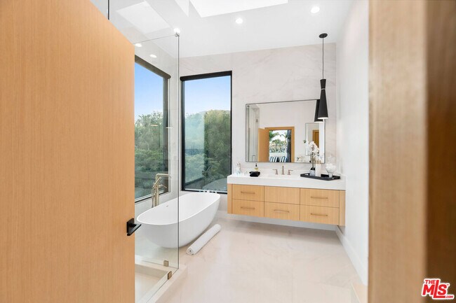 Building Photo - 27187 Sea Vista Dr