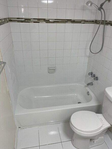 Building Photo - 1820 N Lauderdale Ave