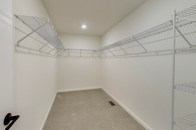 Building Photo - 2240 Bent Grass Wy