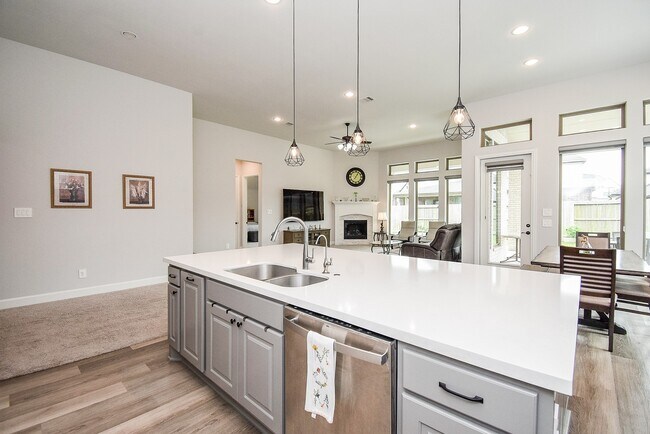 Building Photo - 28903 Creekside Bend Dr