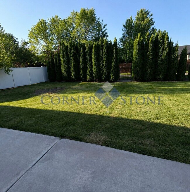 Building Photo - Immaculate Home in Pristine Meadows!