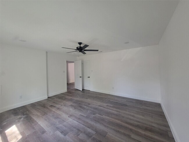 Building Photo - 3024 N Crump St