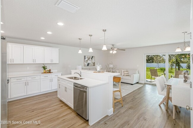 Building Photo - 177 Hidden Woods Pl