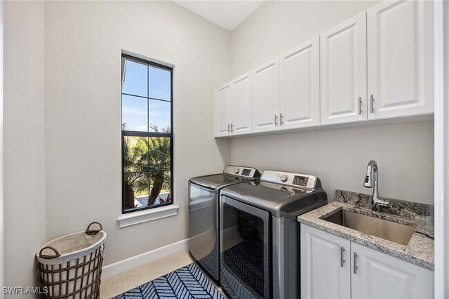 Building Photo - 1871 Dogwood Dr