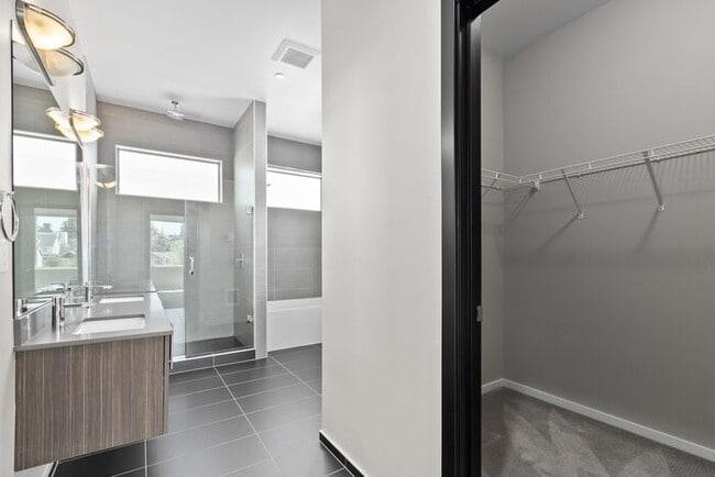 Building Photo - Air Conditioned Judkins Parkside Townhome ...