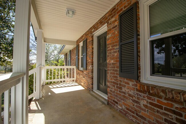 Building Photo - 1515 Sandra Dr