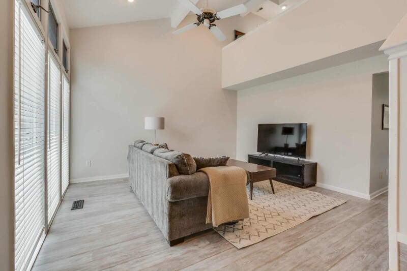 Building Photo - 5009 Emerald Dr