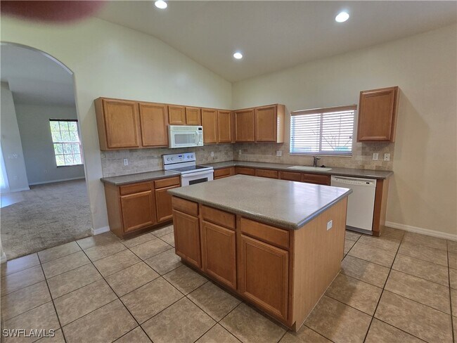 Building Photo - 2049 Fairmont Ln