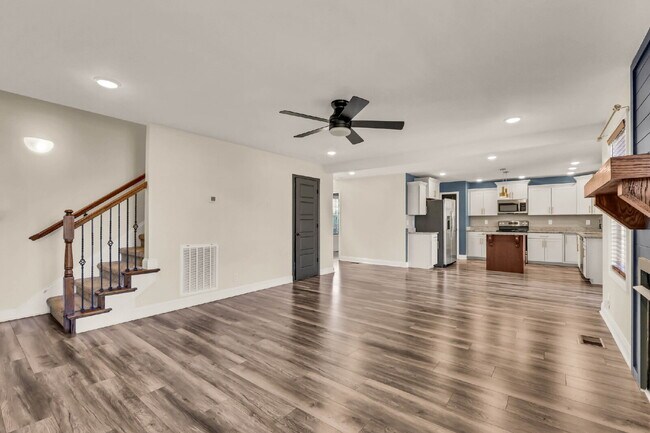 Building Photo - Close to Fort Campbell and MOVE IN READY!