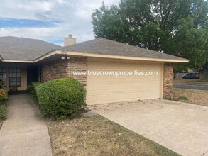 Building Photo - 1916 Spindletop Dr