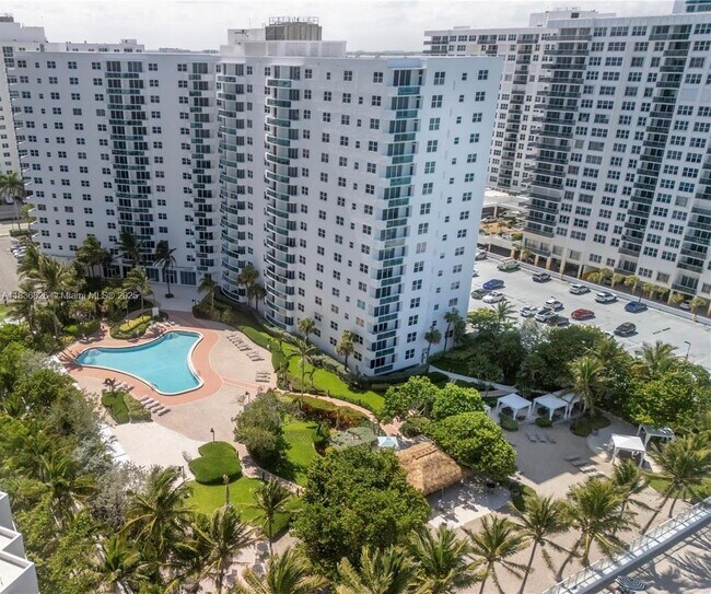 Building Photo - 3001 S Ocean Dr